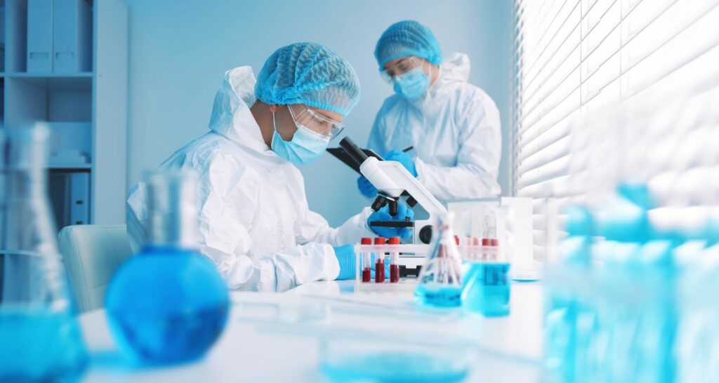 Chercheurs en laboratoire